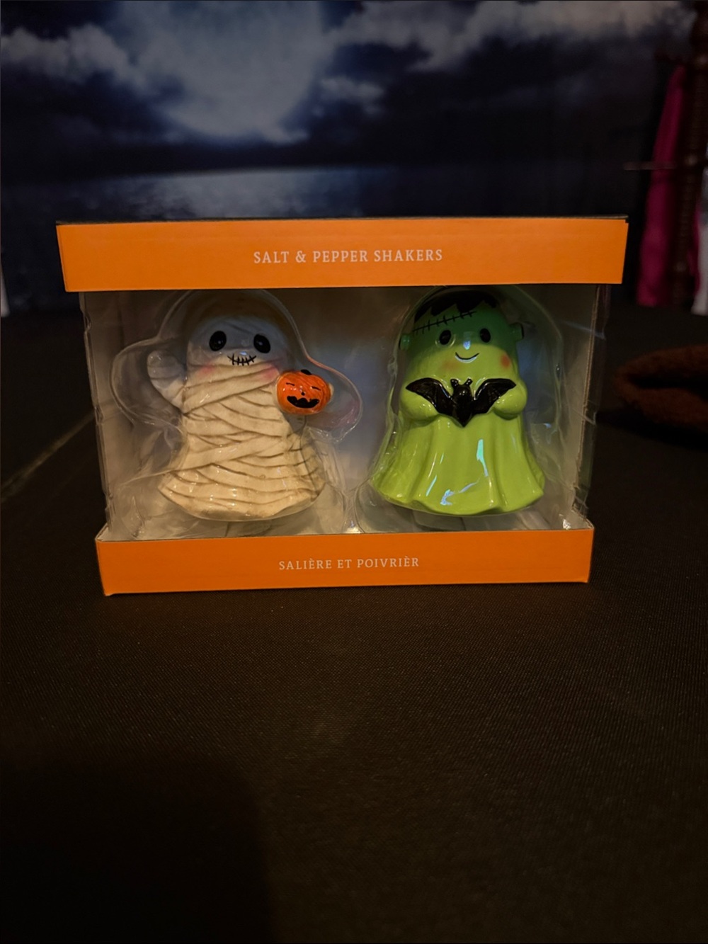 Halloween Ghost Salt & Pepper Shaker Set - White and Green NIP
